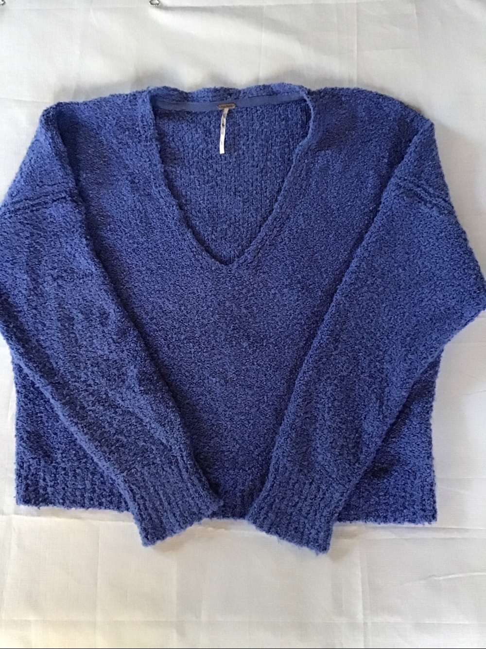 Free people Women's Cozy Blue V-Neck Sweater Size L - Picture 11 of 11